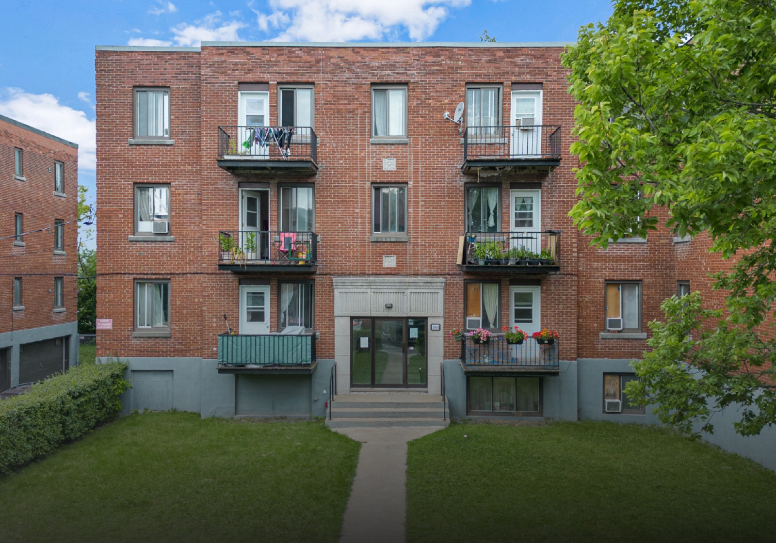 Cash-flowing multifamily apartment building
